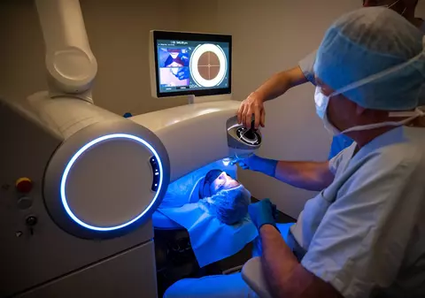 „Un miracol de Crăciun”. Un ucrainean, care a orbit în urma unui accident, și-a recăpătat vederea după 36 de ani