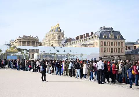 Aproape 2.000 de turiști au fost evacuați de la Palatul Versailles, după o amenințare falsă cu bombă