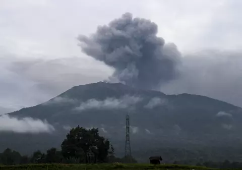 11 alpiniști, uciși de erupția unui vulcan în Indonezia. Mai mulți sunt dați dispăruți