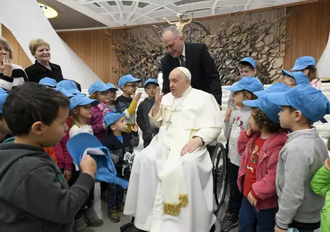 Papa Francisc anunță că se simte „mult mai bine", deși recunoaște că anumite „dificultăți" îl chinuie în continuare