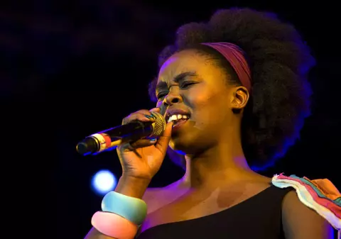 Zahara, un simbol al muzicii sud-africane, a murit. Cântăreața avea 36 de ani