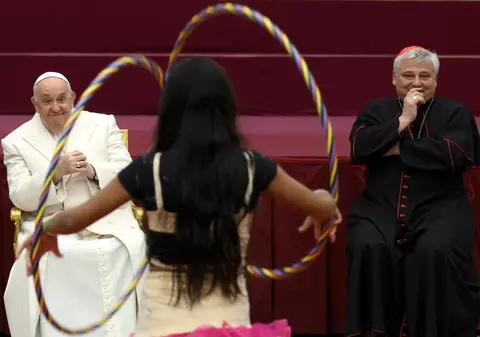 Papa Francisc a împlinit 87 de ani. Spectacol de circ și tort festiv, la Vatican