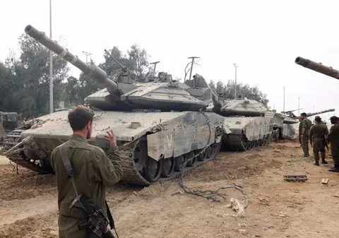 Tancurile israeliene avansează adânc în centrul Fâșiei Gaza, în timp ce ONU avertizează că 40% dintre palestinieni riscă să moară de foame