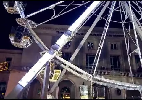 45 de persoane, inclusiv 29 de copii, au rămas blocate în roata panoramică de la târgul de Crăciun din Constanța