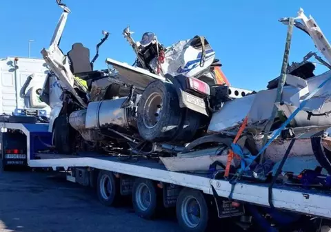 Un șofer român de TIR a scăpat miraculos cu viață din camionul rupt în bucăți pe care-l conducea colegul lui argentinian, pe o șosea din Spania