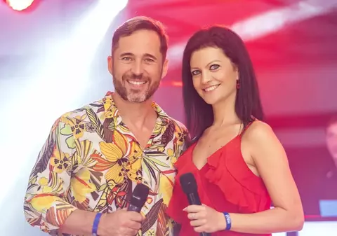 Cum se înțelege iubita lui Dinu Maxer cu fiul acestuia, dar și cu mama artistului. Magdalena rupe tăcerea. „Vorbim despre pasiunile lui”