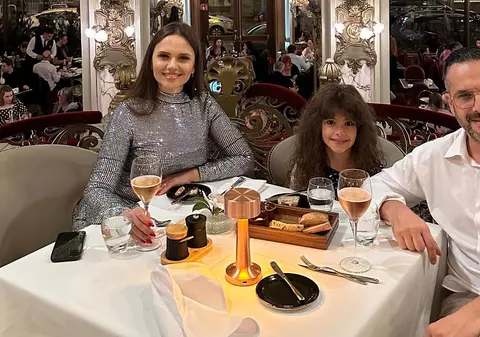 Ce a pățit Cristina Șișcanu într-un restaurant din Franța. „De jumătate de oră sunt cu stomacul strâns, pielea îmi este de găină”