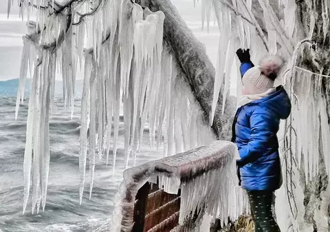 „Regatul gheții”. Imagini spectaculoase de pe lacul Balaton din Ungaria, după vremea foarte rece din ultimele zile | FOTO