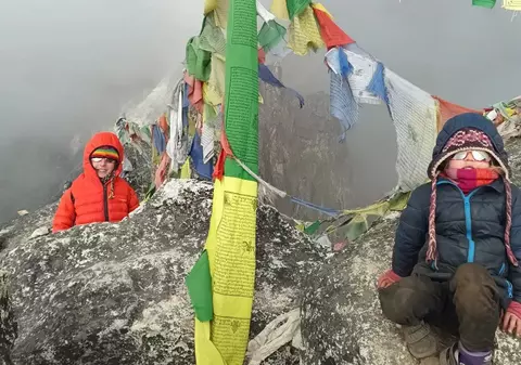 „E mai ușor decât în junglă”. O fetiță de 4 ani a stabilit un record mondial după ce a urcat până la tabăra de bază de pe Everest
