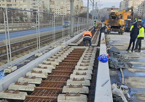 A început montarea şinei de tramvai şi a rosturilor de dilataţie pe Podul Grant. Când se va relua circulaţia
