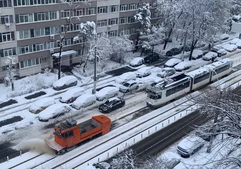 Circulaţia tramvaielor din centrul Bucureştiului, pe liniile 23 şi 32, blocată o oră şi jumătate