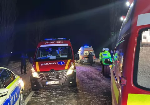Doi copii au murit într-un accident produs pe E85, în Bacău. În mașină erau opt persoane și roțile aveau anvelope de vară