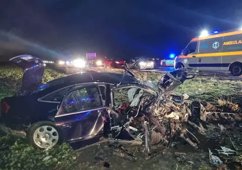 Accident cu trei victime pe drumul care leagă Timișoara de granița cu Serbia, după ce un șofer a intrat pe contrasens și a lovit o altă mașină