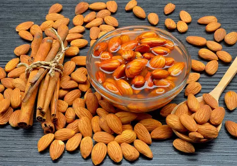 Cum să mănânci corect migdalele - beneficii migdale înmuiate în apă