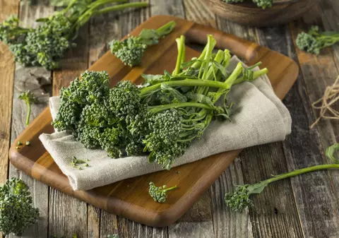 Broccolini - beneficii și contraindicații. Rețete cu broccolini