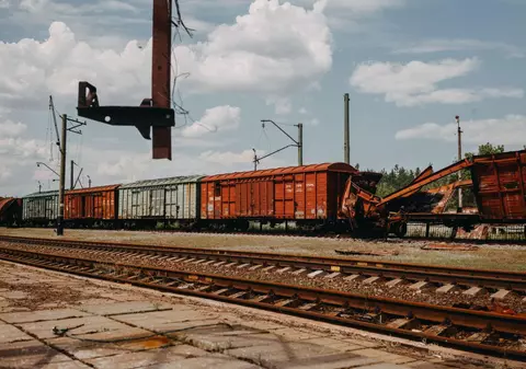 Compania feroviară a Ucrainei va angaja foști lucrători, întorși de pe front, să păzească infrastructura cu ajutorul dronelor