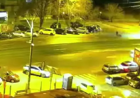 Un bărbat și câinele său, uciși după ce au fost loviți în plin de un motociclist în București