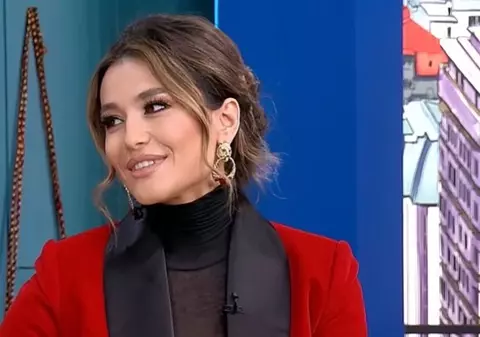 Claudia Pătrășcanu, accident vestimentar: „Sper că n-ați văzut nimic”. Artista s-a rușinat când și-a dat seama de gafă