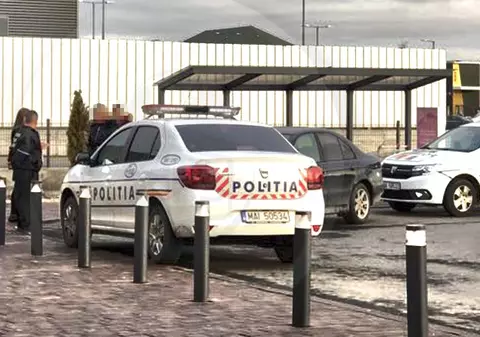 Un sătmărean a sunat la poliție și a anunțat că i s-a furat mașina. De fapt, uitase unde o parcase: „Era foarte aglomerat la mall”