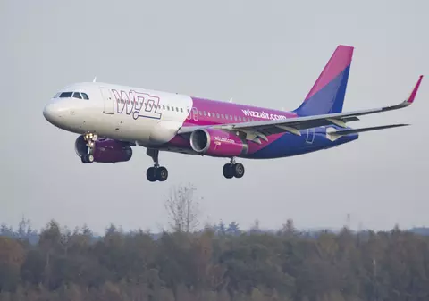 Cursă Wizz Air de la Londra la Braşov, direcţionată la Sibiu din cauza ceții. Zborul retur a plecat cu două ore întârziere