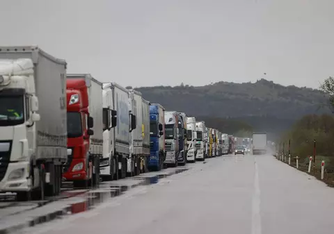 Bulgarii au blocat în vama Oryahova zeci de camioane cu destinația Austria, sub pretextul întăririi controalelor pentru a intra în Schengen