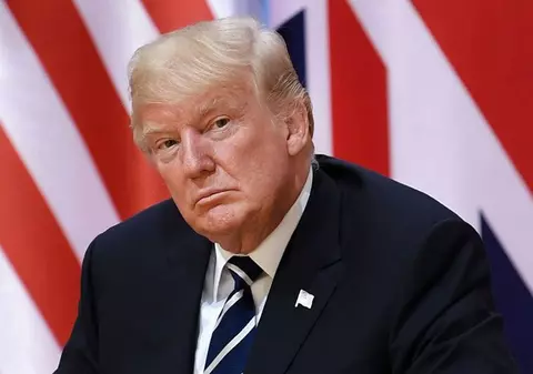 Un fost consilier al lui Trump susține că fostul președinte „nu are suficient creier” pentru dictatură, dar poate retrage SUA din NATO