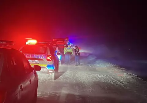 Un microbuz cu 9 persoane s-a răsturnat în Vrancea. A fost activat planul roşu de intervenţie