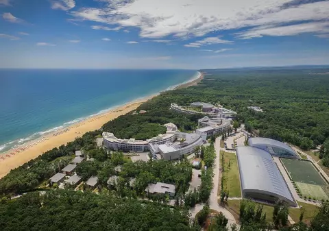 Bulgaria vrea să confiște un complex hotelier deținut de statul rus la Marea Neagră și să înghețe activele oligarhilor sancționați