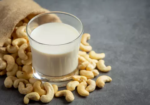 Lapte de caju - beneficii și cum se face laptele de caju acasă