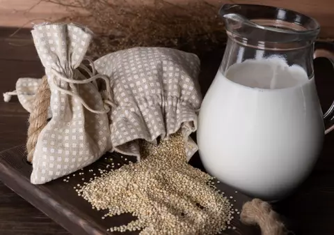 Lapte de quinoa - ce beneficii are și cum se face laptele de quinoa acasă