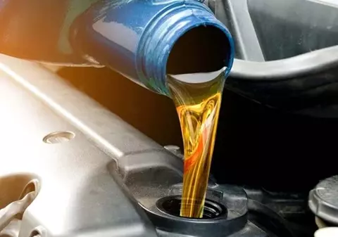 Ce trebuie să știi despre uleiul de motor? De ce este extrem de important pentru mașina ta?