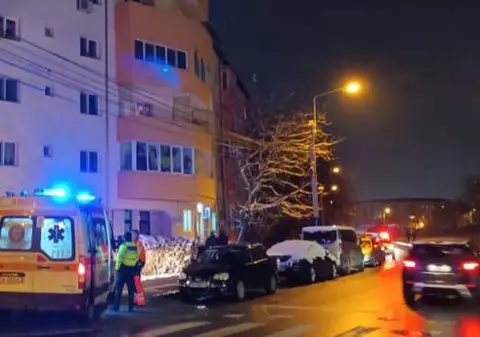Mamă și fiu, găsiți morți într-un apartament din Timișoara. Femeia s-a spânzurat în bucătărie