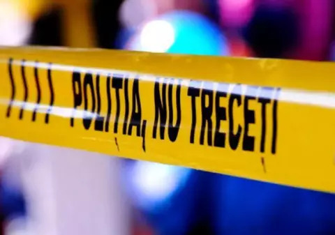 Un bărbat din București a fost imobilizat de polițiști după ce a ieșit pe stradă cu un cărucior în care se afla iubita sa moartă. Cum explică gestul