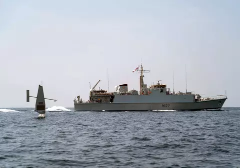 Filmare cu două nave de război britanice care se ciocnesc într-un port din Bahrain. Londra anunță „o investigație completă și amănunțită” | VIDEO