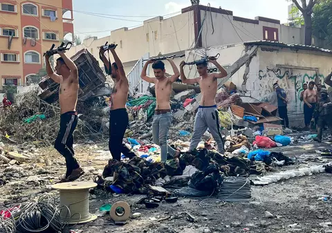 Deținuții din Fâșia Gaza sunt umiliți și bătuți de armata israeliană, iar unii sunt eliberați doar în scutece, acuză un oficial ONU