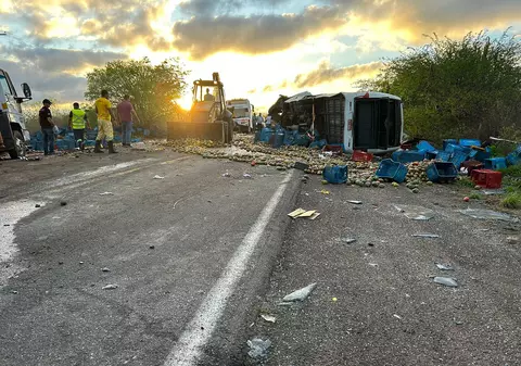 Un microbuz plin cu turiști care se întorceau dintr-o excursie s-a ciocnit cu un camion, în Brazilia. Cel puțin 25 de oameni au murit | VIDEO