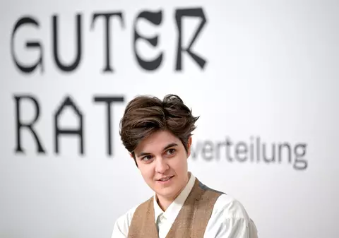 O tânără din Austria a cerut sprijinul unui grup de cetățeni pentru a decide cum să împartă averea de milioane de euro pe care a moștenit-o