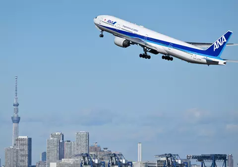 O aeronavă Boeing a companiei japoneze ANA, nevoită să aterizeze din cauza unei fisuri la fereastra cabinei