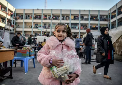 Ostaticii israelieni vor primi medicamente, iar civilii din Gaza, noi ajutoare umanitare, în urma unui acord mediat de Franța și Qatar. Enclava, bombardată masiv