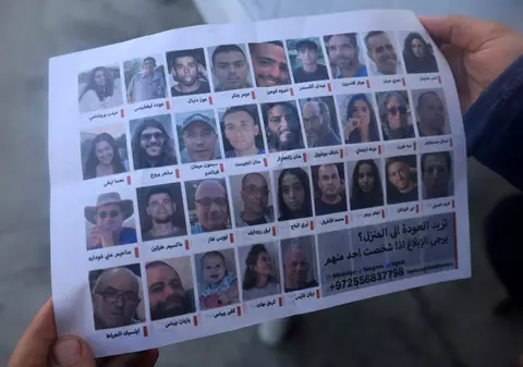 După ce i-a bombardat, Israelul le cere civililor palestinieni să-i ajute cu localizarea ostaticilor: „Vreţi să vă întoarceţi la casele voastre? Daţi un telefon” | VIDEO