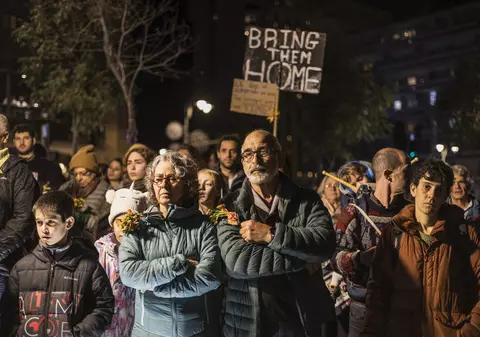 Mii de israelieni au ieșit în stradă, la Tel Aviv, pentru a-i cere demisia lui Netanyahu: „Acest guvern trebuie să plece acasă. Acum!” | VIDEO