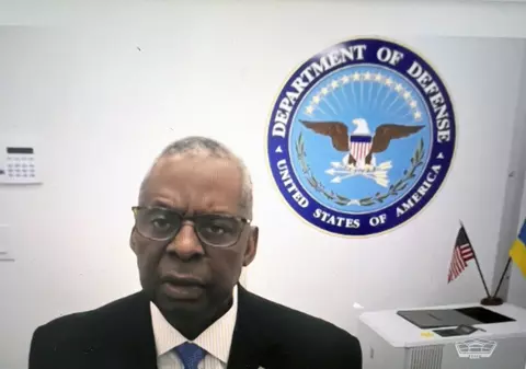 Șeful Pentagonului, prima apariție publică după spitalizarea sa secretă pentru cancer. La eveniment a participat și ministrul Angel Tîlvăr