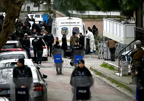 Atac armat la o biserică catolică din Istanbul. Doi bărbați mascați au deschis focul în timpul slujbei. Cel puțin un om a fost ucis