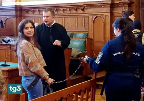 Italia, scandalizată de tratamentul „degradant și umilitor” aplicat unei italience care a fost adusă în lanțuri la un tribunal din Ungaria | VIDEO