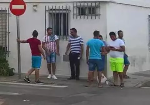 Muncitorii sezonieri români i-au speriat pe locuitorii unui orășel spaniol: „De la anumite ore suntem nevoiți să încuiem ușile și evităm să ieșim”