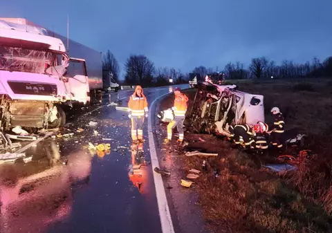 Accident grav în Timiș, pe drumul care preia tot traficul de pe autostradă. O persoană a murit, iar alte două au fost rănite