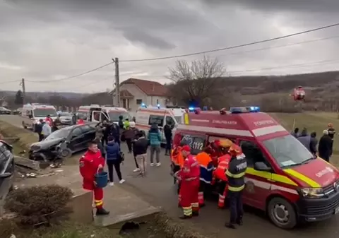 Accident grav pe un drum județean din Mureș. Trei persoane, în cod roșu medical