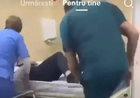 Ce a decis conducerea spitalului din Bârlad în cazul celor doi angajați filmați în timp ce bruschează un pacient