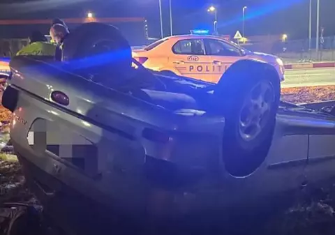 O șoferiță s-a răsturnat cu mașina într-o interesecție din Arad, în timp ce fugea de poliție. Femeia, testată pozitiv la alcool și droguri