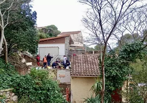 Un zidar român și fiul lui au murit striviți de un zid care s-a prăbușit peste ei, pe un șantier din Franța